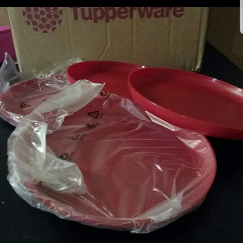 SOLD  Tupperware round plates